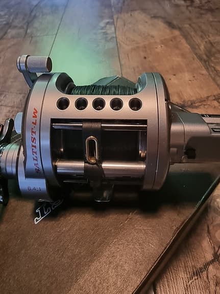 Daiwa Saltist 40LCHA multirulle med linräknare