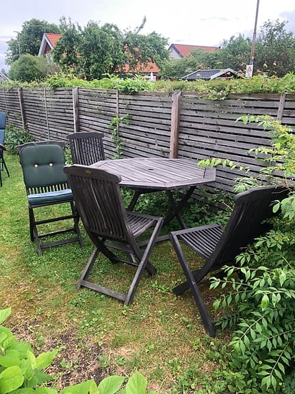 Trädgårdsbord med 4 stolar