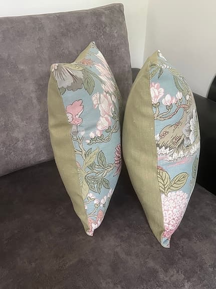 2st kuddfodral / Tyg Från Svenskt Tenn/ G P & J Baker/ Magnolia