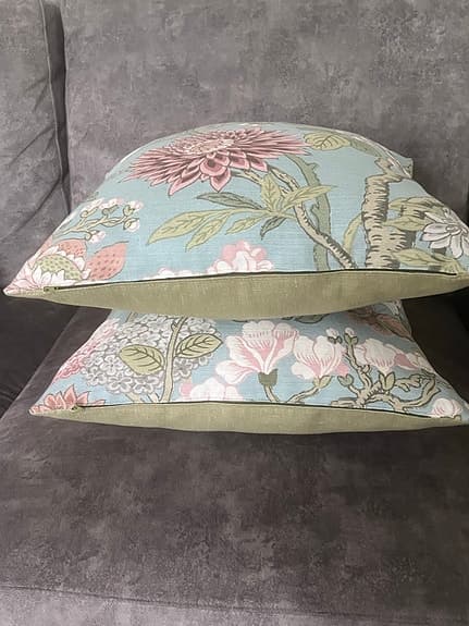 2st kuddfodral / Tyg Från Svenskt Tenn/ G P & J Baker/ Magnolia