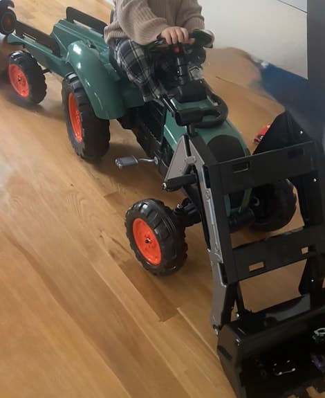 Tramptraktor + släp & skopa