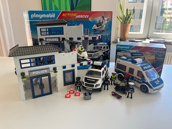 Playmobil polisstation och polisbil