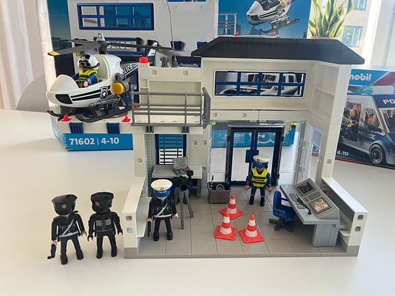 Playmobil polisstation och polisbil