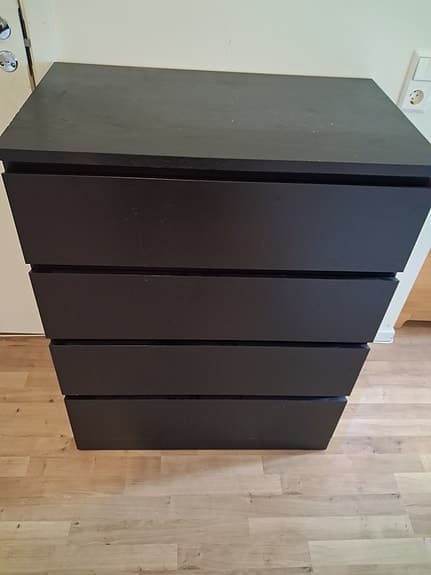 Svart byrå