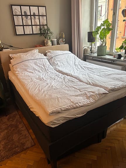 Kontinentalsäng 160x200 med sänggavel med förvaring beige