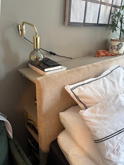 Kontinentalsäng 160x200 med sänggavel med förvaring beige
