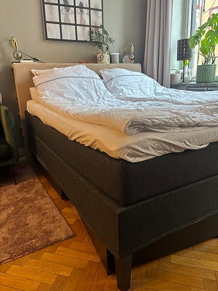 Kontinentalsäng 160x200 med sänggavel med förvaring beige