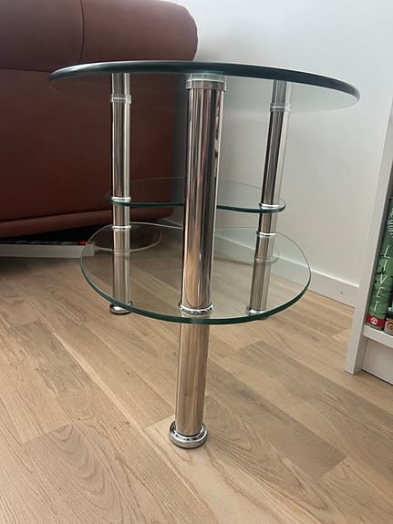 Supersnyggt och rejält soffbord i härdat glas