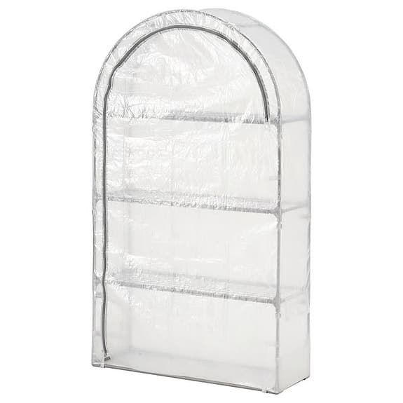 Växthus med hyllor och plastöverdrag