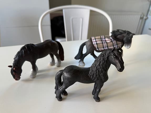 Schleich hästfigurer leksakshästar