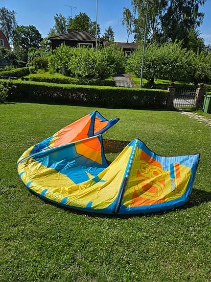 Kitesurfingpaket drakar, bräda, sele och pump