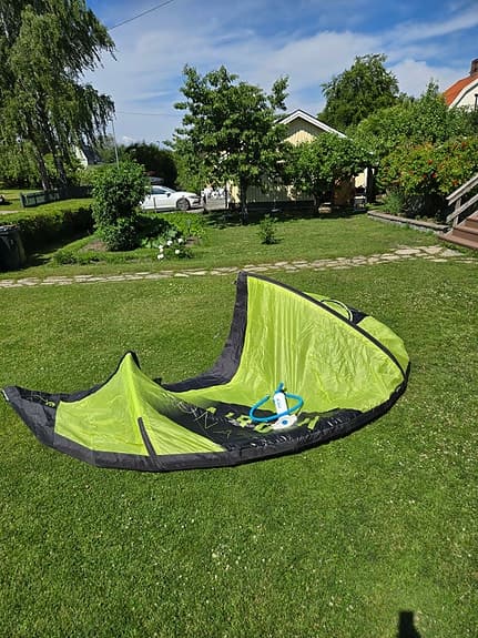 Kitesurfingpaket drakar, bräda, sele och pump