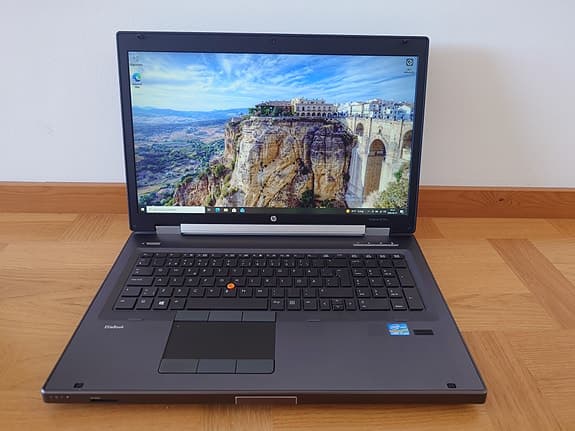 HP EliteBook 17"