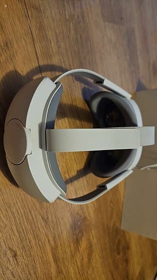VR-headset Pico 4 med handkontroller