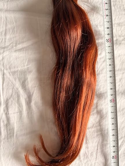 Rött äkta hår ca 69 g och 45 cm