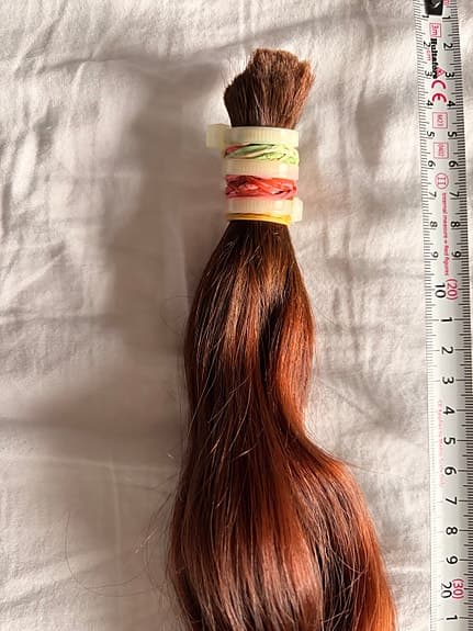 Rött äkta hår ca 69 g och 45 cm