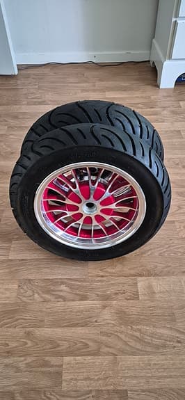 Elscooter hjul 3.50-10 med däck röda fälgar