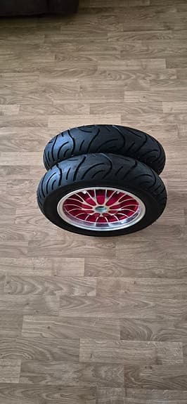 Elscooter hjul 3.50-10 med däck röda fälgar