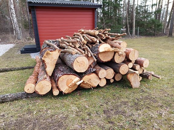 Tall och granved 3 meters längder ca 5 kubik