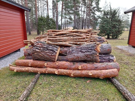 Tall och granved 3 meters längder ca 5 kubik