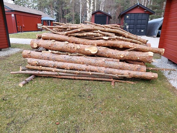 Tall och granved 3 meters längder ca 5 kubik
