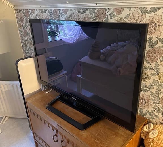 LG 42P3200 42" TV