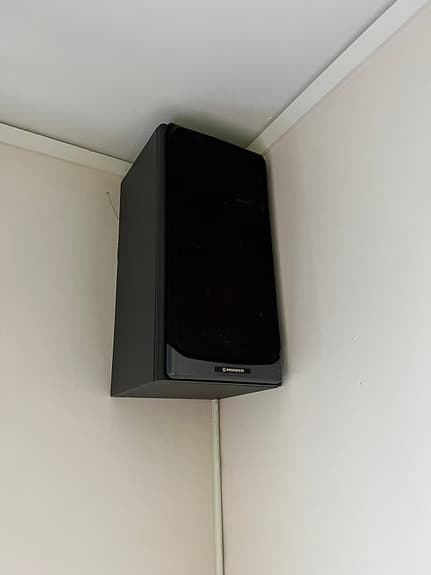 Pioneer förstärkare med högtalare.