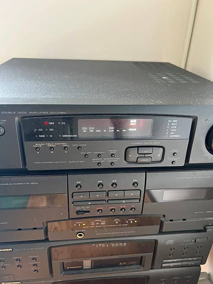Pioneer förstärkare med högtalare.