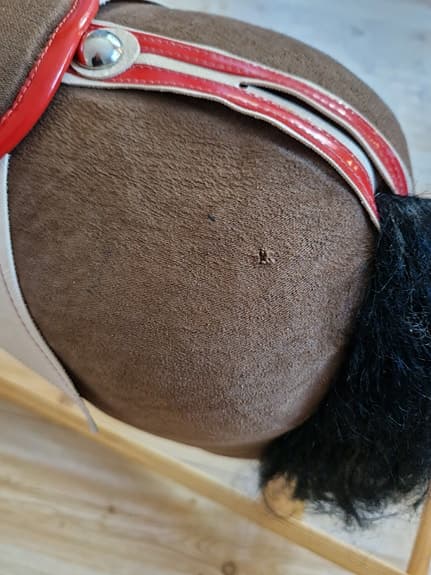 Gunghäst i trä brun