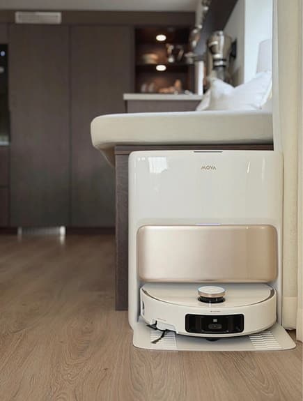 Mova robotdammsugare med laddstation