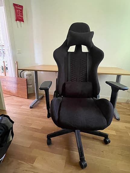 Legend gamingstol svart + skrivbord träskiva