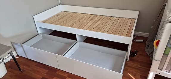 Utragbar säng med förvaring 90×200 (180x200)