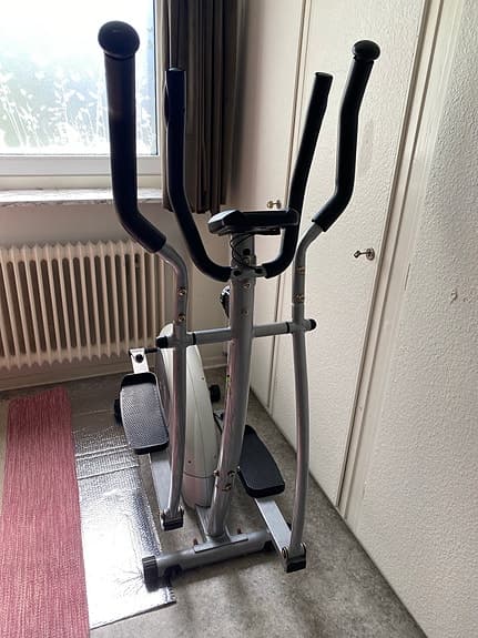 Crosstrainer med display grå/svart