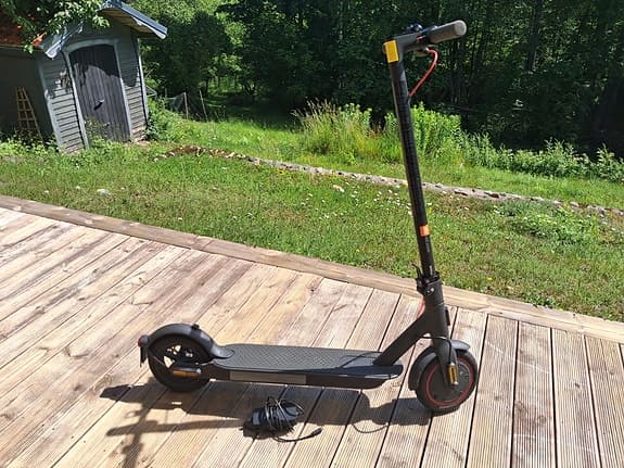 Xiaomi Electric Scooter Pro 2 – Nyskick, 98% batterihälsa, laddare ingår