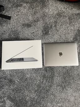 Apple MacBook Pro 13” 2019 Tuch Retina skärm