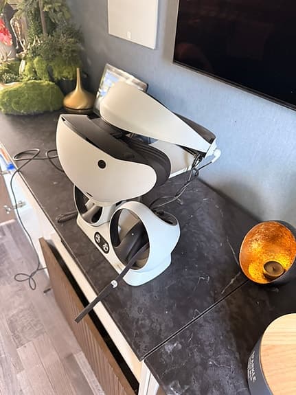 PlayStation VR2 (PSVR2) + laddstation – mycket fint skick