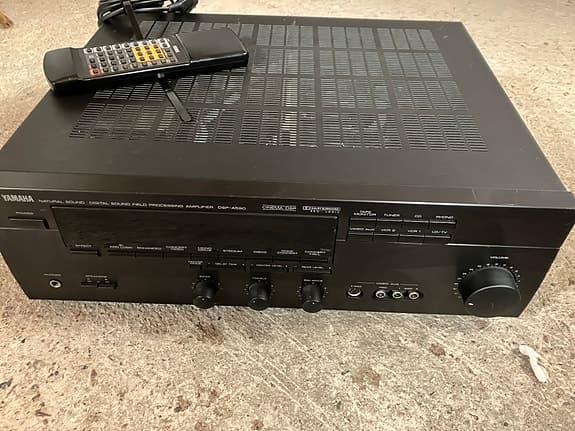 Yamaha DSP-A590 surroundförstärkare svart