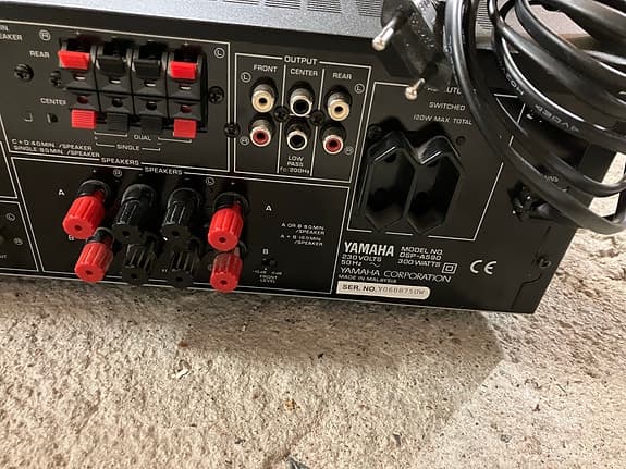 Yamaha DSP-A590 surroundförstärkare svart