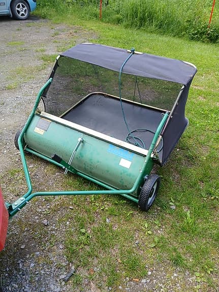 Grön gräskorg / gräsuppsamlare till åkgräsklippare