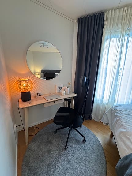 JÄRVFJÄLLET Kontorsstol med armstöd, Glose svart