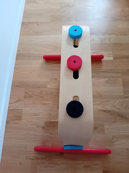 IKEA babygym trä med färgglada hängande leksaker