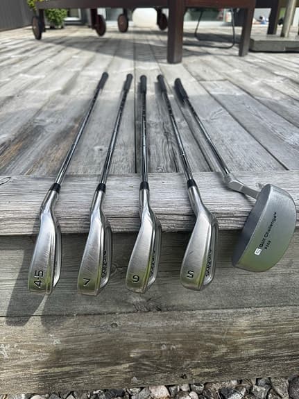 Nike Golfbag med klubbor (SW, J9, J7, J4-5, putter)