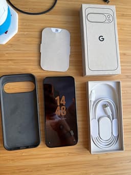 Google Pixel 10 Pro 256 GB obsidian + original case + Google warranty Nov 2026