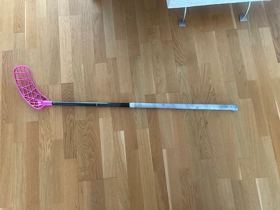 Innebandyklubba svart Zone med rosa blad air 2
