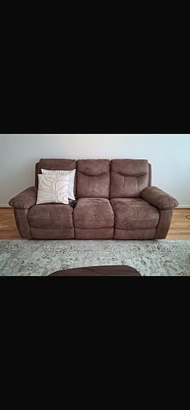 Soffgrupp i mycket fint skick – 3+2+1-sits med soffbord