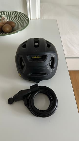 Oanvänd Scott Supra Plus cykelhjälm M/L + cykellås