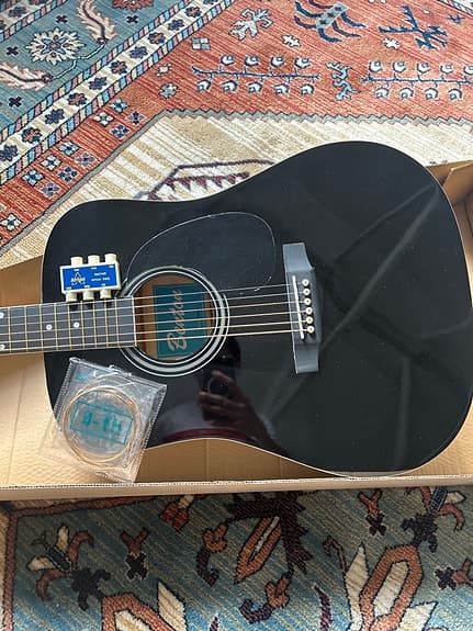 Stålsträngad akustisk gitarr svart dreadnought