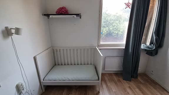 Ikea Sundvik spjälsängen med madrass