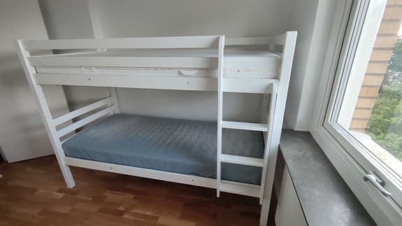 Våningssäng vit med stege
