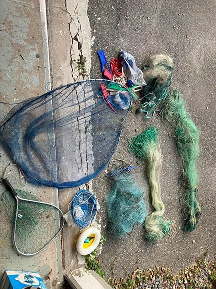 Fiskeredskap blandat paket med nät och håvar